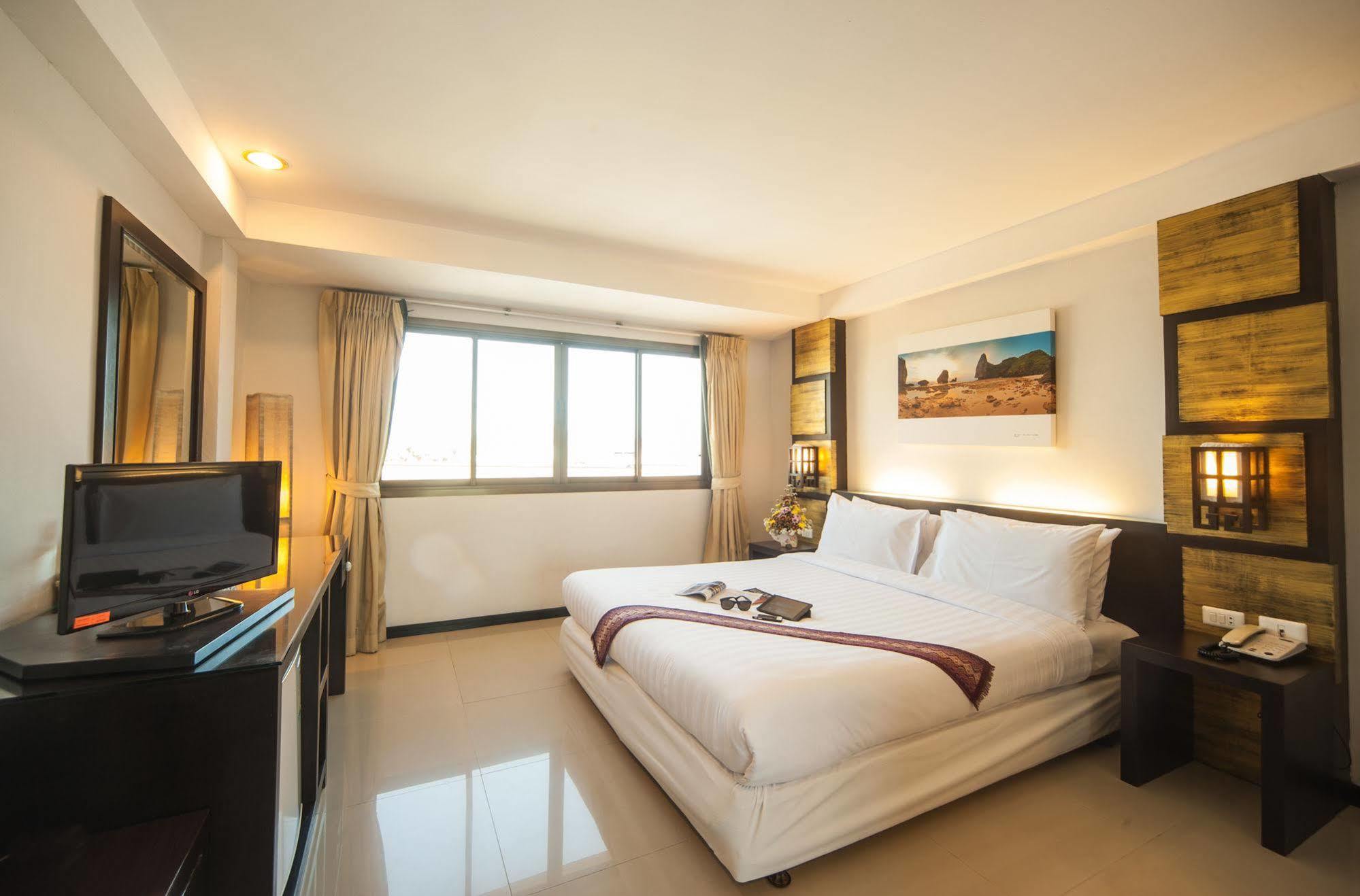 Crystal Inn Phuket Екстериор снимка
