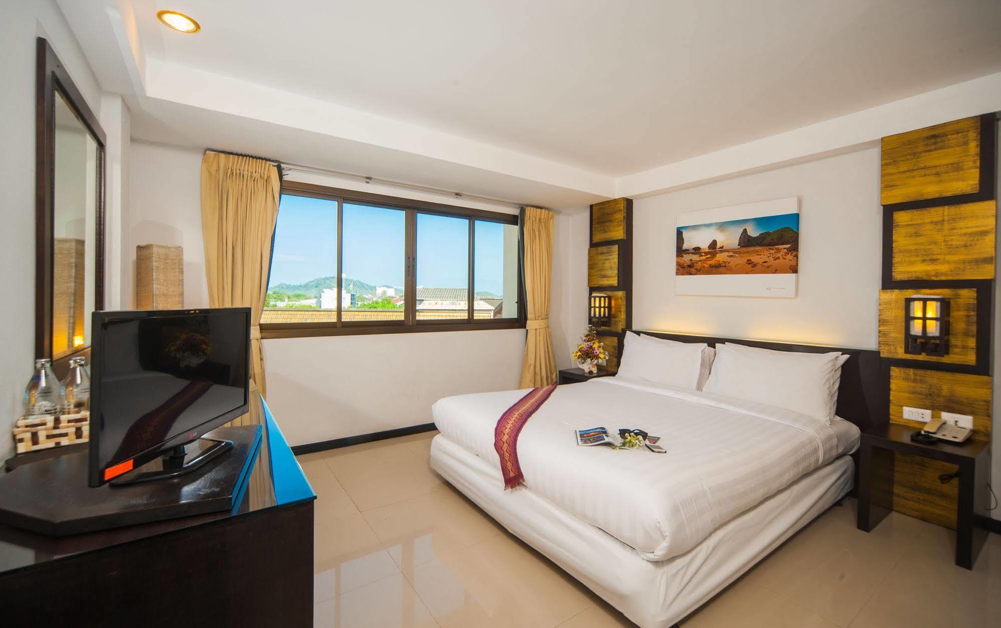 Crystal Inn Phuket Екстериор снимка