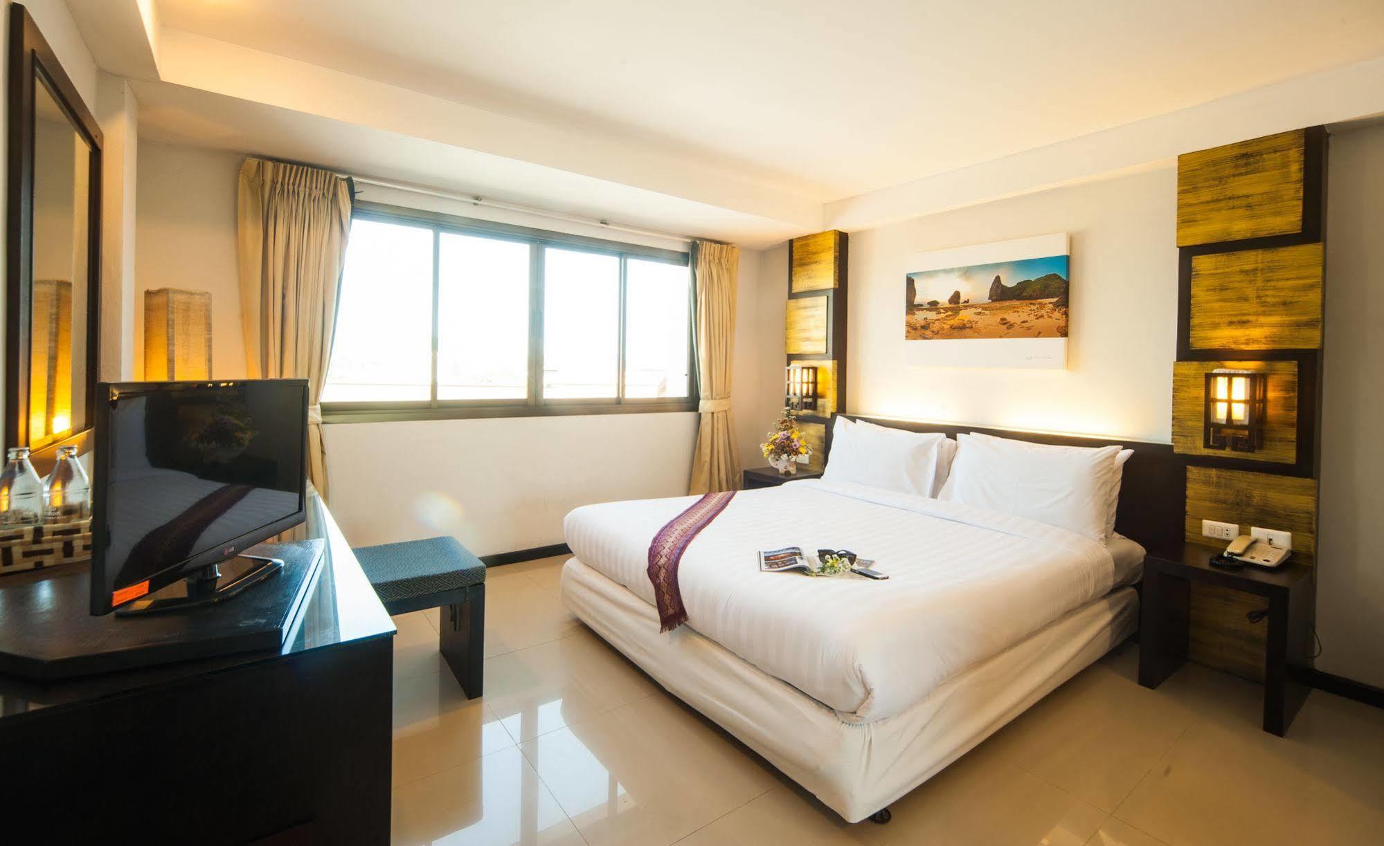 Crystal Inn Phuket Екстериор снимка